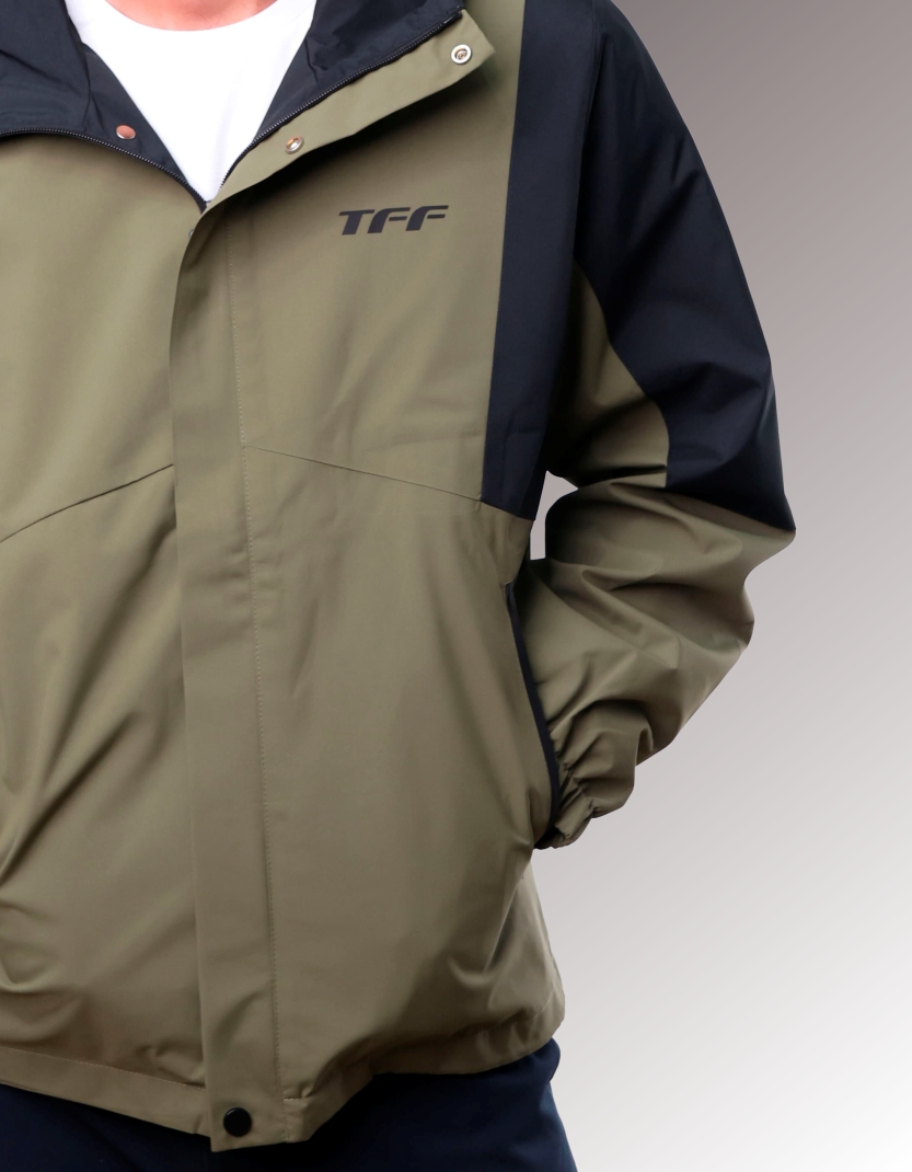 Ветровка с капюшоном