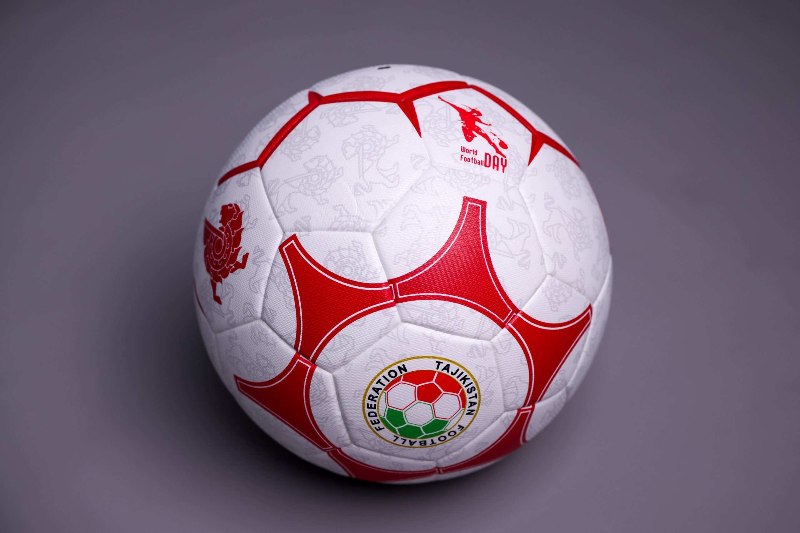 Мяч футбольный профессиональный