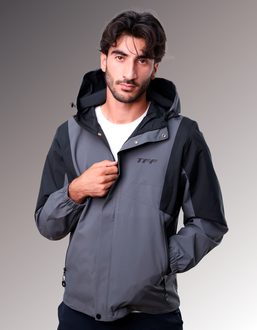 Ветровка с капюшоном