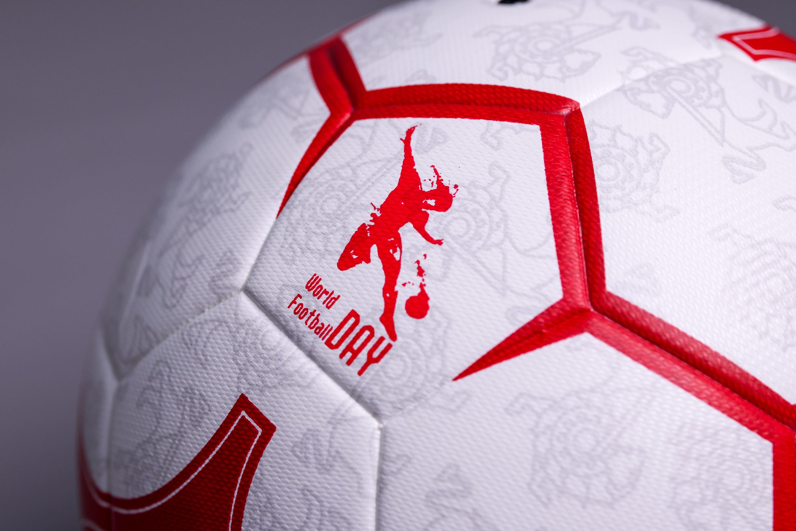 Мяч футбольный профессиональный